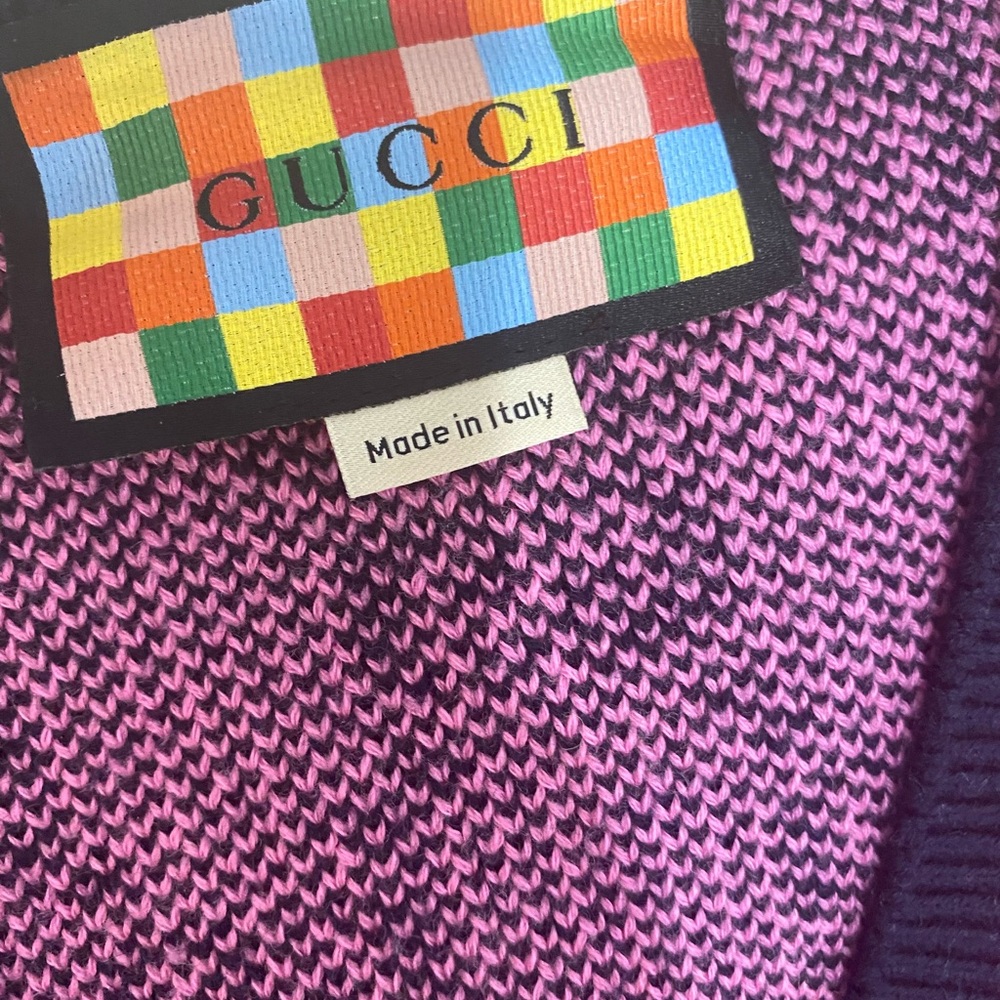 Got this as a gift. It’s too big for me. For more questions please free to ask.